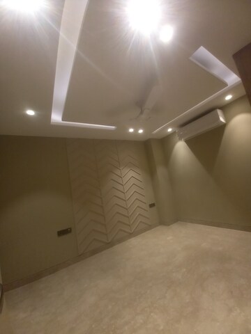 Room in 4 BHK Builder Floor at Greater Kailash I – for Rent