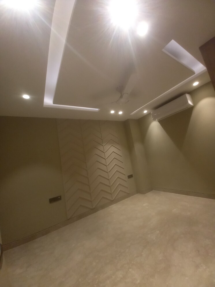 Room, greater kailash i 4 Bedroom 250 Sq.Yd. Builder Floor In Greater Kailash I Delhi 9204601