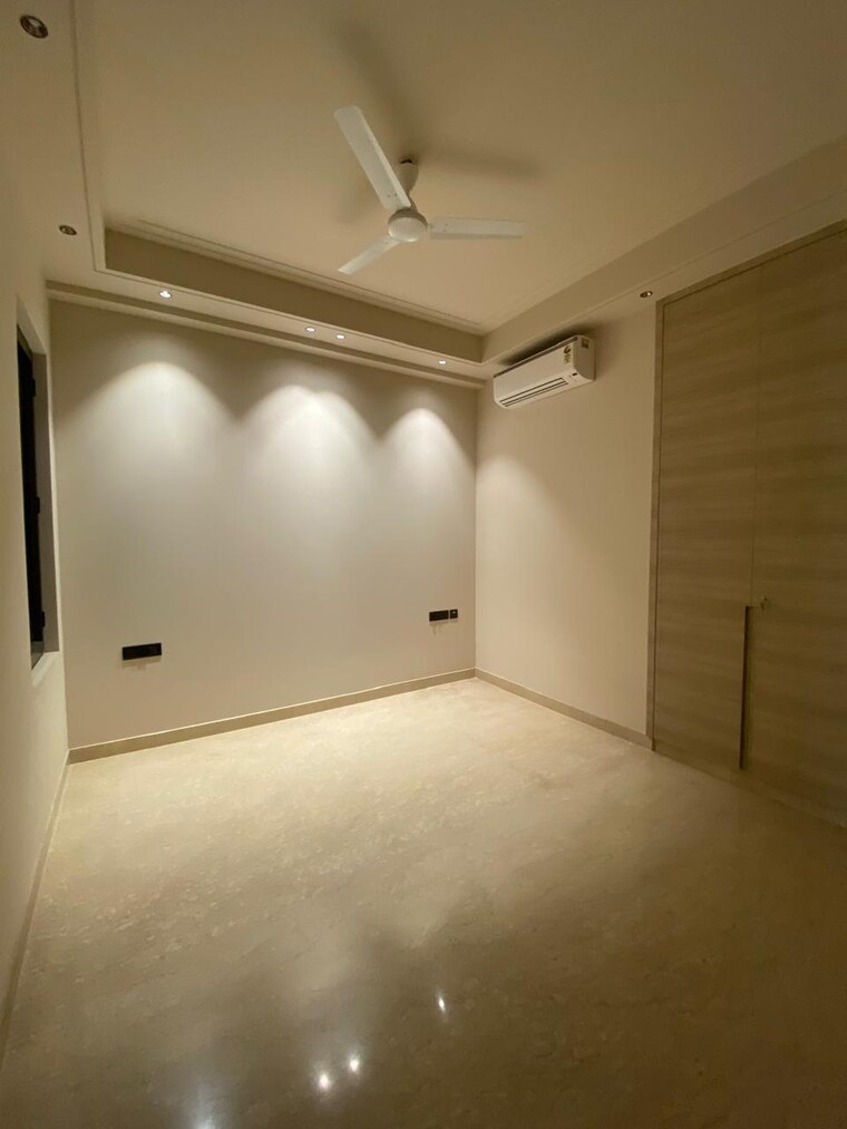 Room, greater kailash i 4 Bedroom 2700 Sq.Ft. Builder Floor In Greater Kailash I Delhi 9204583