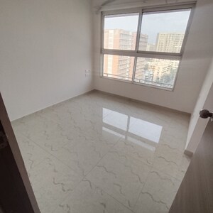 Room in 2 BHK Apartment at JP Eminence, Andheri West – for Rent