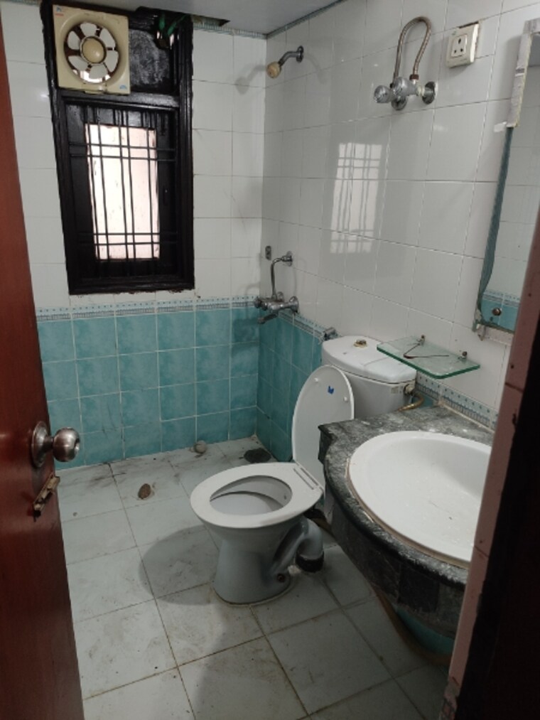Bathroom, rps-green-valley 2 Bedroom 1150 Sq.Ft. Apartment In Sector 42 Faridabad 9204633