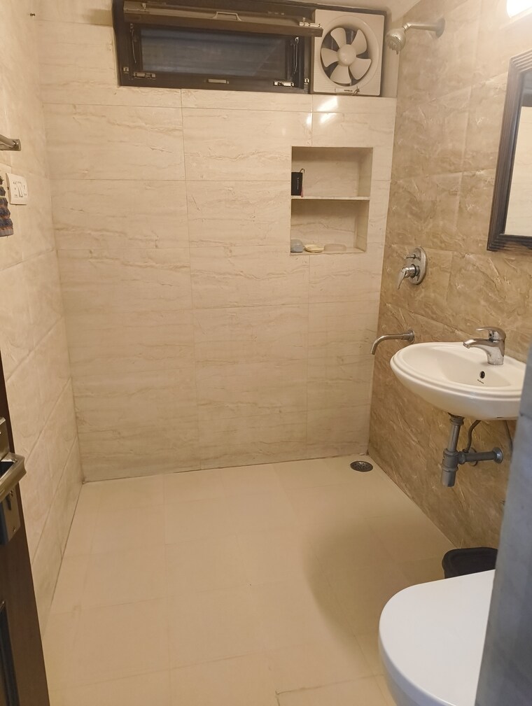Bathroom, vasant kunj 4 Bedroom 2000 Sq.Ft. Apartment In Vasant Kunj Delhi 9204626
