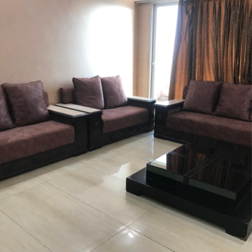 Living Room in 3.5 BHK Apartment at Sector 79 – for Rent