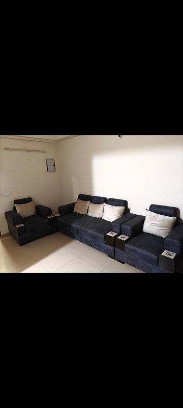 Team Area in 3 BHK Apartment at VVIP Addresses, Raj Nagar Extension – for Rent