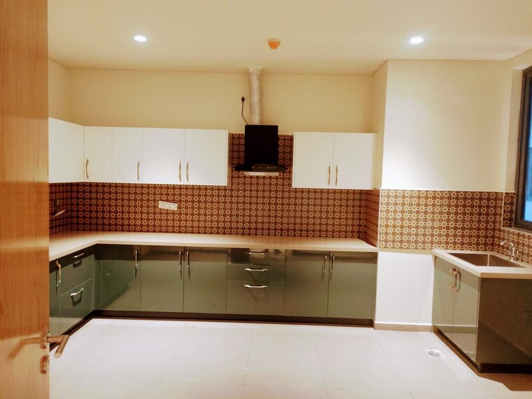 Kitchen, embassy-lake-terrace 3 Bedroom 3947 Sq.Ft. Apartment In Hebbal Bangalore 9204663