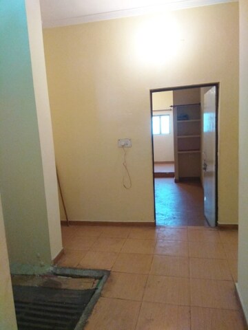 Room in 2 BHK Independent House at Gomti Nagar – for Rent