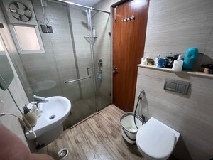 Bathroom in 1 RK Apartment at Varun Enclave, Sector 28 – for Rent