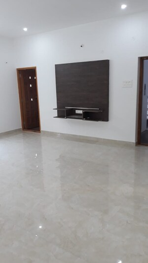 Room in 3 BHK Builder Floor at Selaiyur – for Sale