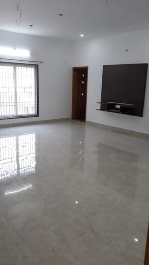 Room in 3 BHK Builder Floor at Selaiyur – for Sale