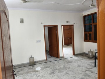 Room in 3 BHK Builder Floor at Sector 31 – for Sale