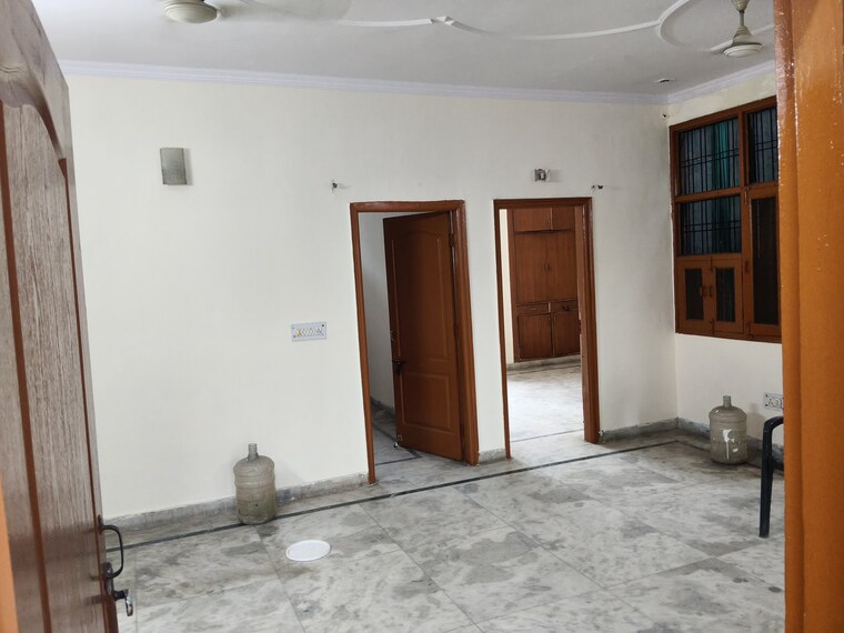 Room, sector 31 3 Bedroom 1200 Sq.Ft. Builder Floor In Sector 31 Faridabad 9204820