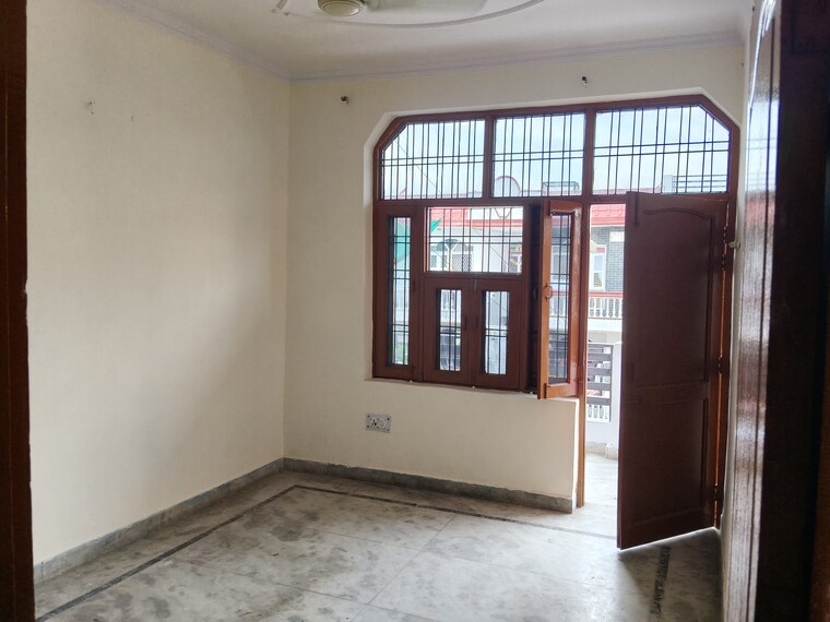 Room, sector 31 3 Bedroom 1200 Sq.Ft. Builder Floor In Sector 31 Faridabad 9204820