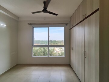 Room in 2 BHK Apartment at Bhartiya Nikoo Homes, Thanisandra Main Road – for Rent