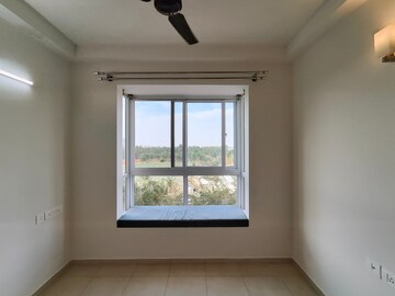 Room in 2 BHK Apartment at Bhartiya Nikoo Homes, Thanisandra Main Road – for Rent