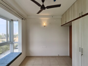 Room in 2 BHK Apartment at Bhartiya Nikoo Homes, Thanisandra Main Road – for Rent