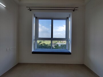 Room in 2 BHK Apartment at Bhartiya Nikoo Homes, Thanisandra Main Road – for Rent
