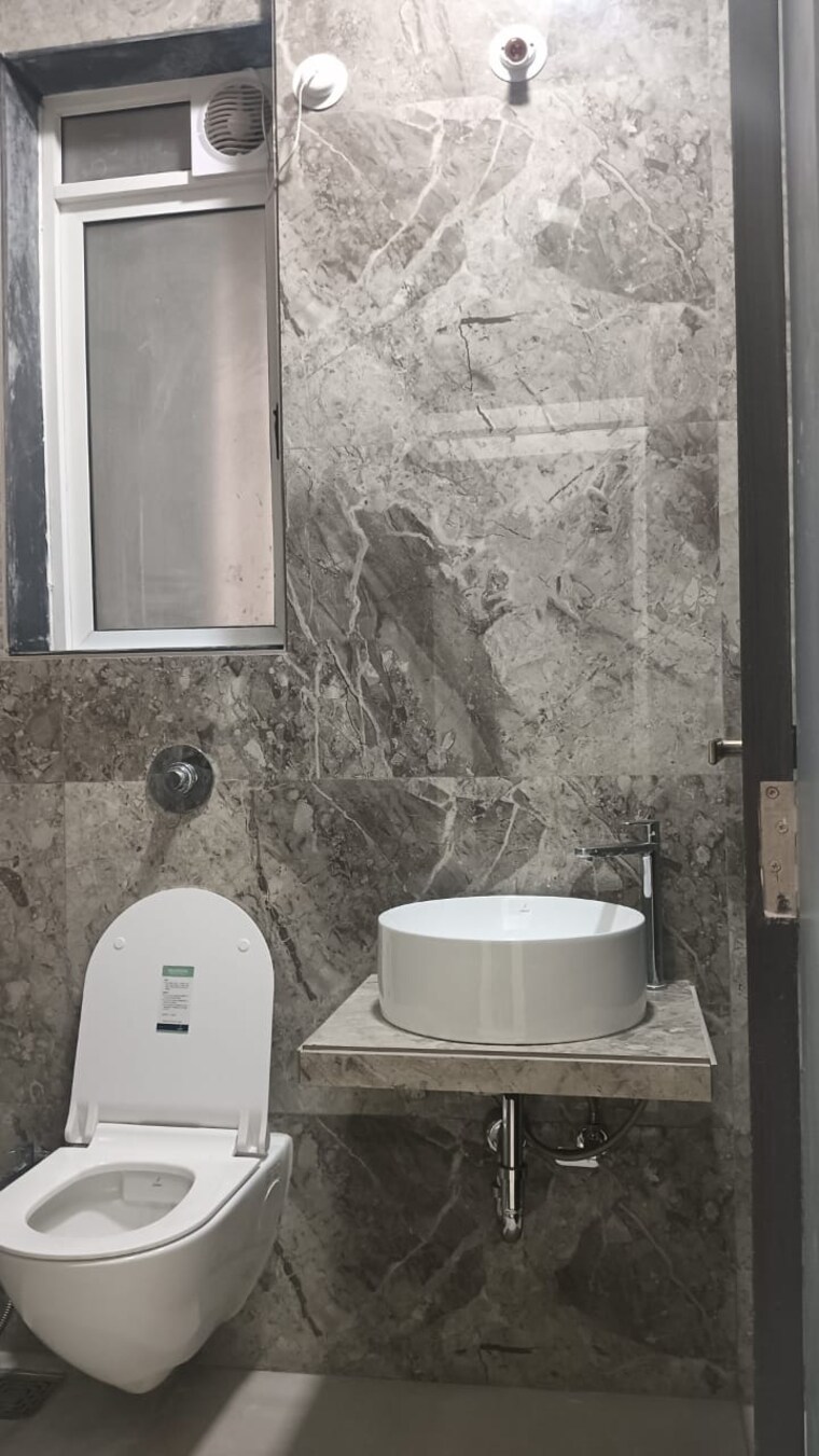 Attached Bathroom, amar-om-vasudev-chs 2 Bedroom 630 Sq.Ft. Apartment In Borivali West Mumbai 9204845