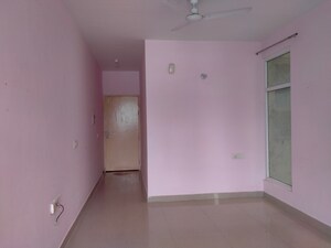 Room in 2 BHK Apartment at Tulip Lemon, Sector 69 – for Rent