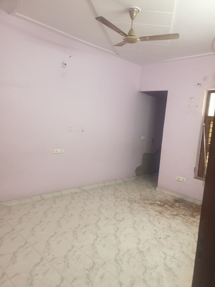 Room, sector 16 2.5 Bedroom 1250 Sq.Ft. Independent House In Sector 16 Faridabad 9204965