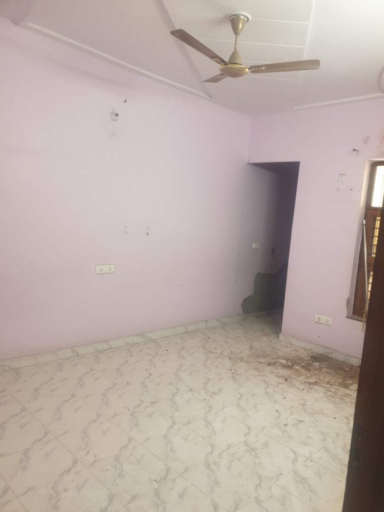 Room, sector 16 2.5 Bedroom 1250 Sq.Ft. Independent House In Sector 16 Faridabad 9204965