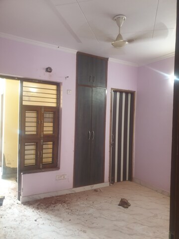 Room in 2.5 BHK Independent House at Sector 16 – for Rent
