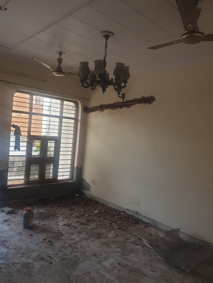 Room, sector 16 2.5 Bedroom 1250 Sq.Ft. Independent House In Sector 16 Faridabad 9204965