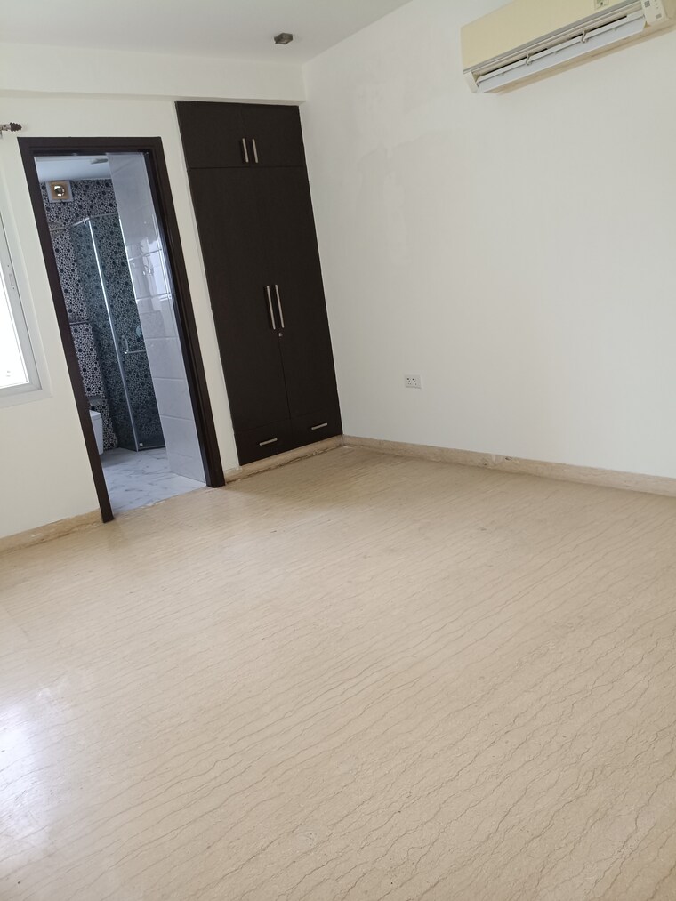Room, new friends colony 6+ Bedroom 500 Sq.Yd. Independent House In New Friends Colony Delhi 9205016