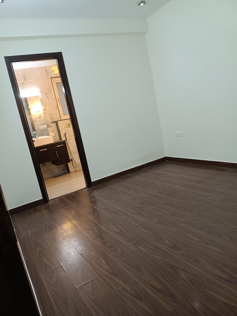 Room, new friends colony 6+ Bedroom 500 Sq.Yd. Independent House In New Friends Colony Delhi 9205016
