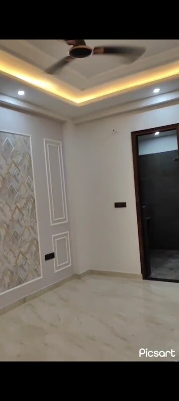 Room in 4 BHK Builder Floor at Swaran Jayanti Puram – for Sale