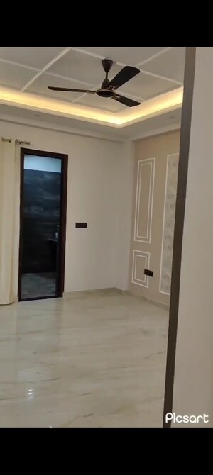 Room in 4 BHK Builder Floor at Swaran Jayanti Puram – for Sale