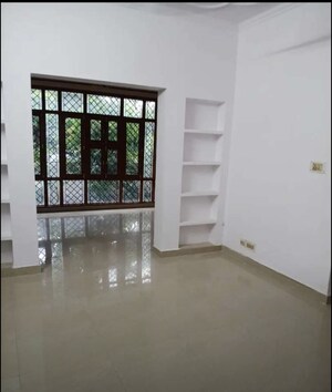 Room in 3 BHK Independent House at Gomti Nagar – for Rent
