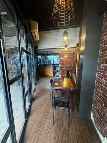  Shop For Rent in Andheri East