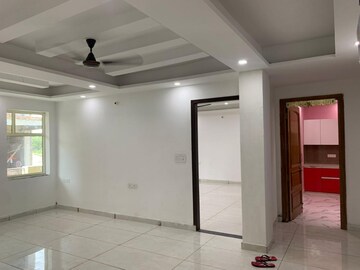 Room in 2 BHK Builder Floor at Sector 9 – for Rent