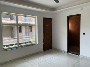 Room in 2 BHK Builder Floor at Sector 9 – for Rent