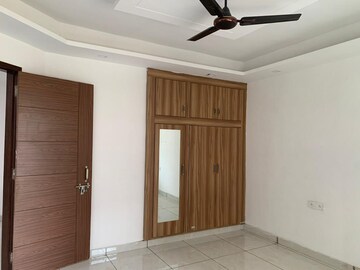 Room in 2 BHK Builder Floor at Sector 9 – for Rent