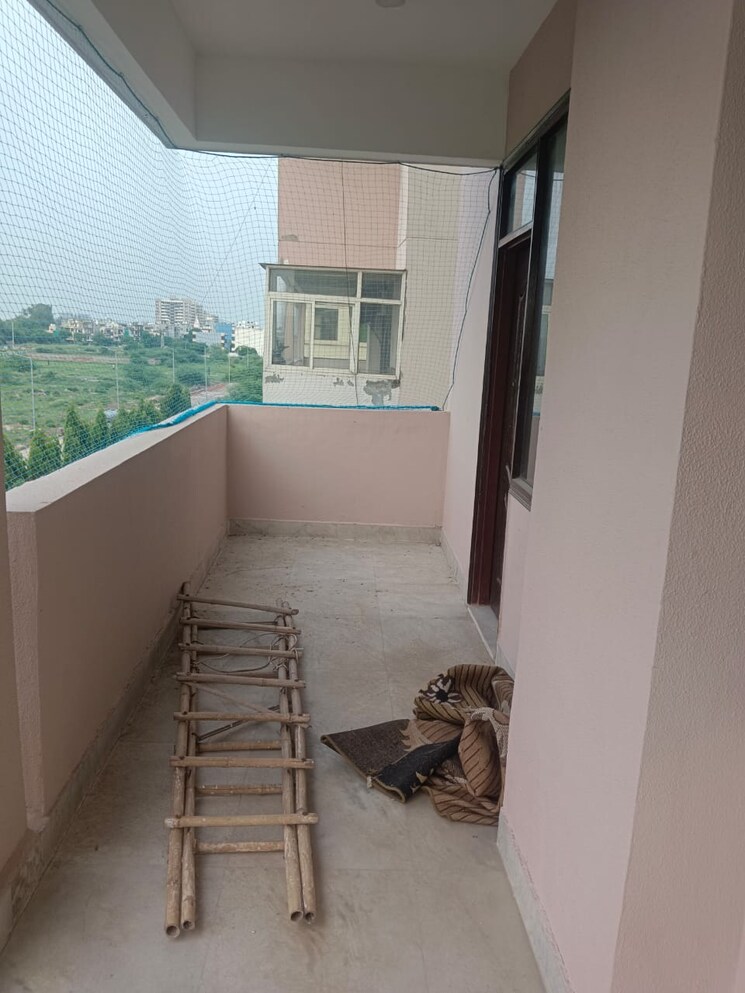 Balcony, sagar-kunj-apartments 4 Bedroom 1980 Sq.Ft. Apartment In Sector 9a Gurgaon 9205182