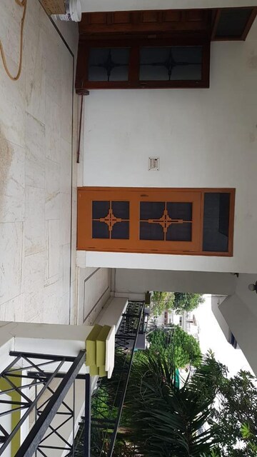 Furnished Amenities in 4 BHK Apartment at Sagar Kunj Apartments, Sector 9a – for Rent