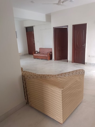 Bathroom in 4 BHK Apartment at Sagar Kunj Apartments, Sector 9a – for Rent