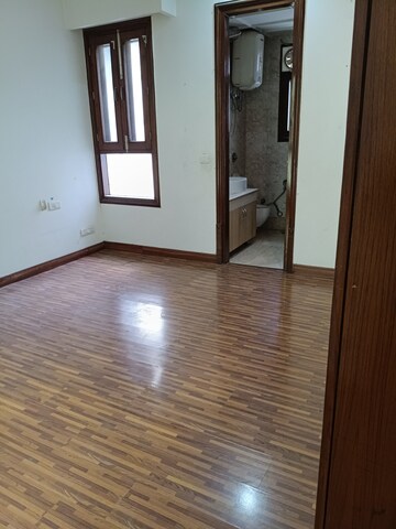 Room in 4 BHK Builder Floor at New Friends Colony – for Rent