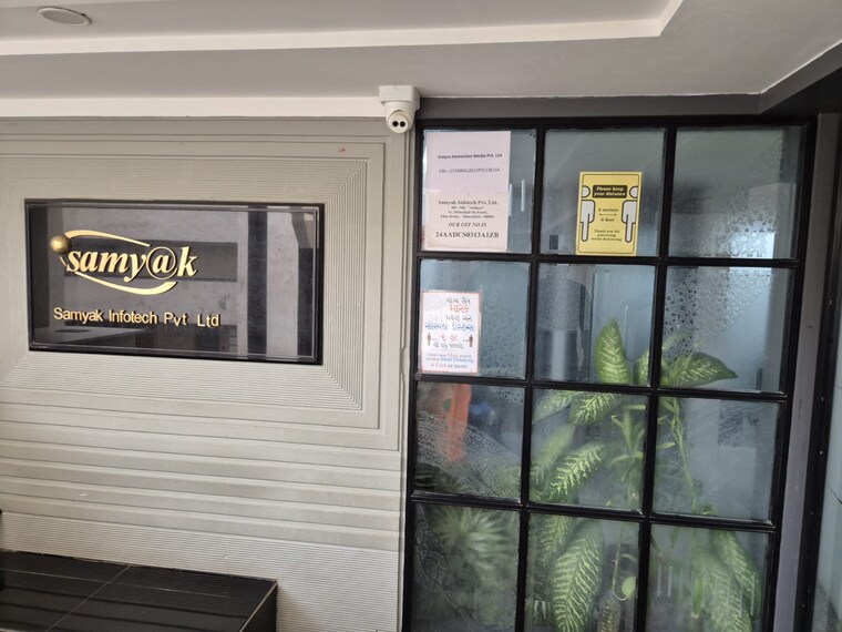  Parking, mithakhali Commercial Office Space 3600 Sq.Ft. In Mithakhali Ahmedabad 9205143