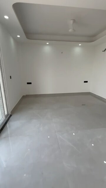 Room in 3 BHK Builder Floor at Saket – for Rent