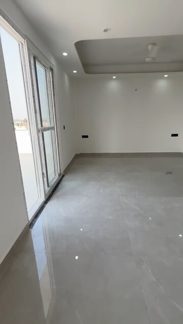 Room in 3 BHK Builder Floor at Saket – for Rent