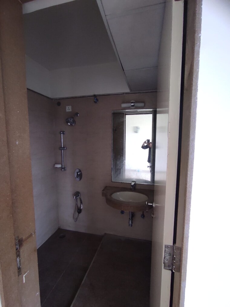 Bathroom, lodha-bella-vita 2 Bedroom 1100 Sq.Ft. Apartment In Nibm Road Pune 9205282