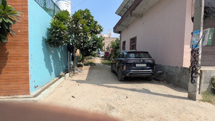  Parking, sector 148  750 Sq.Ft. Plot In Sector 148 Noida 9205369