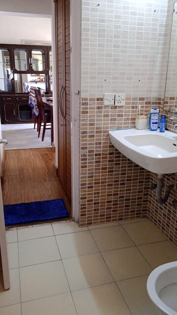 Bathroom in 2 BHK Apartment at DLF Silver Oaks, Sector 26 – for Rent