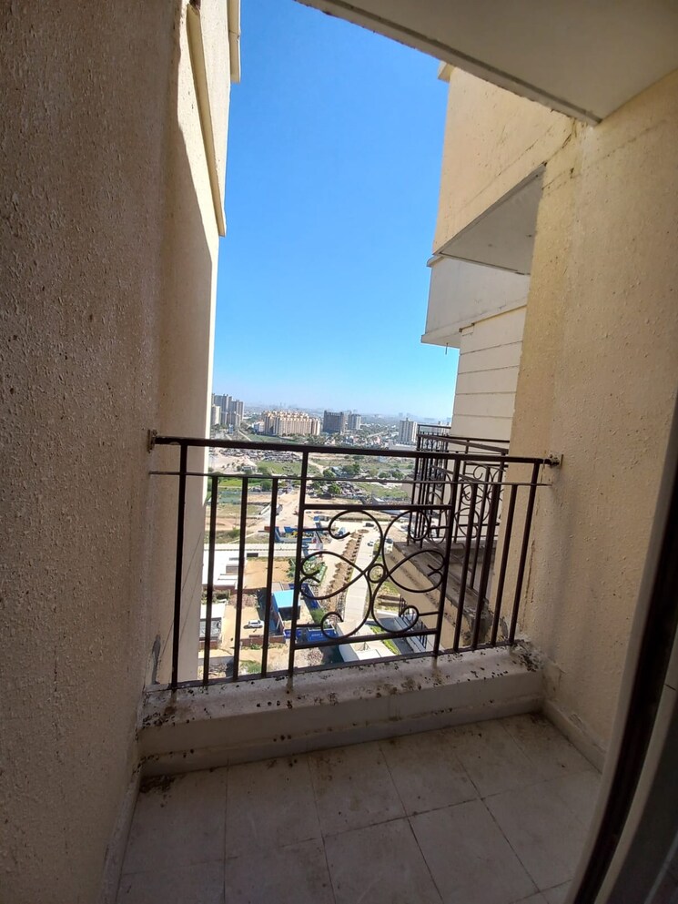 Balcony, signature-the-millennia-2 2 Bedroom 700 Sq.Ft. Apartment In Sector 37d Gurgaon 9206936