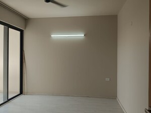 Room in 3 BHK Apartment at M3M Heights, Sector 65 – for Rent