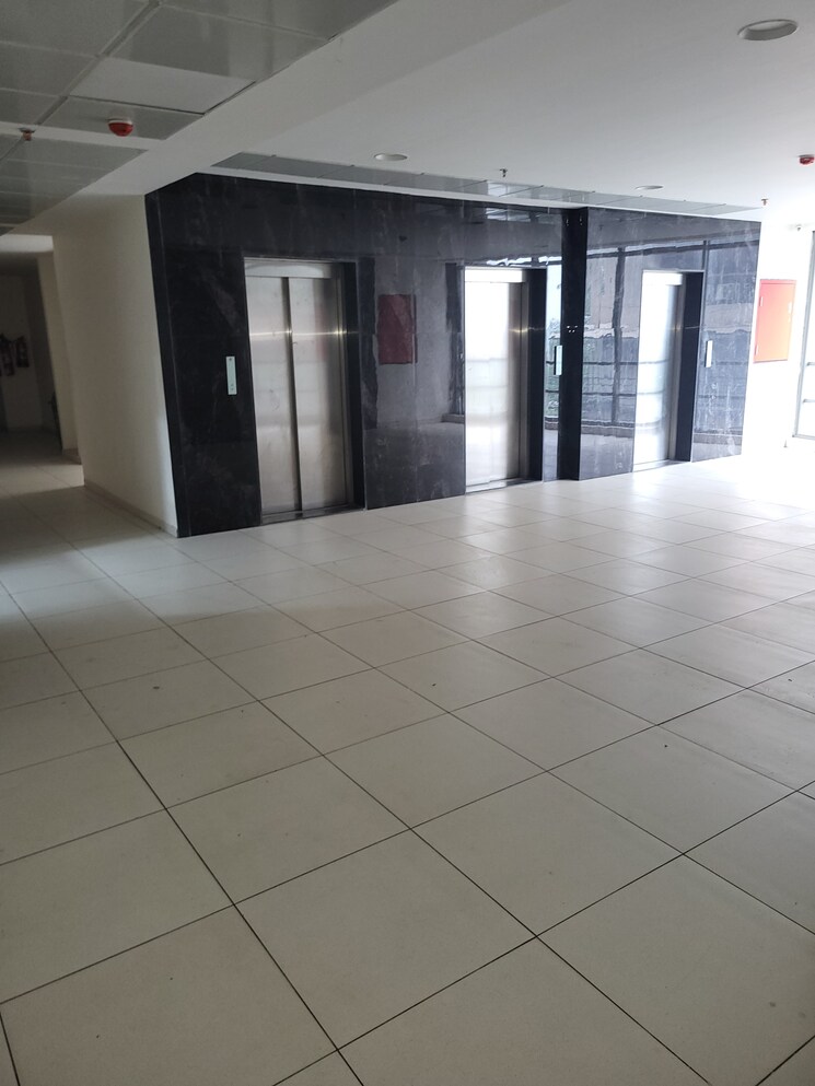 Room, ashram road Commercial Office Space 2000 Sq.Ft. In Ashram Road Ahmedabad 9205583