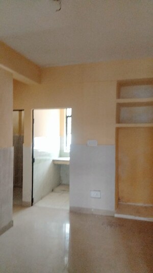 Room in 1.5 BHK Apartment at Sector 10 Greater Noida – for Sale