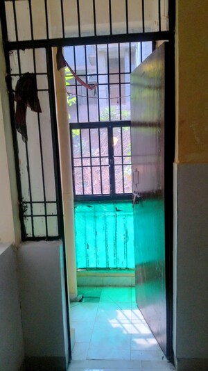 Room in 1.5 BHK Apartment at Sector 10 Greater Noida – for Sale
